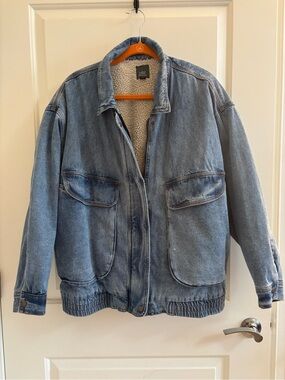 Women’s Oversized Sherpa-Lined Denim Jacket - Light Blue